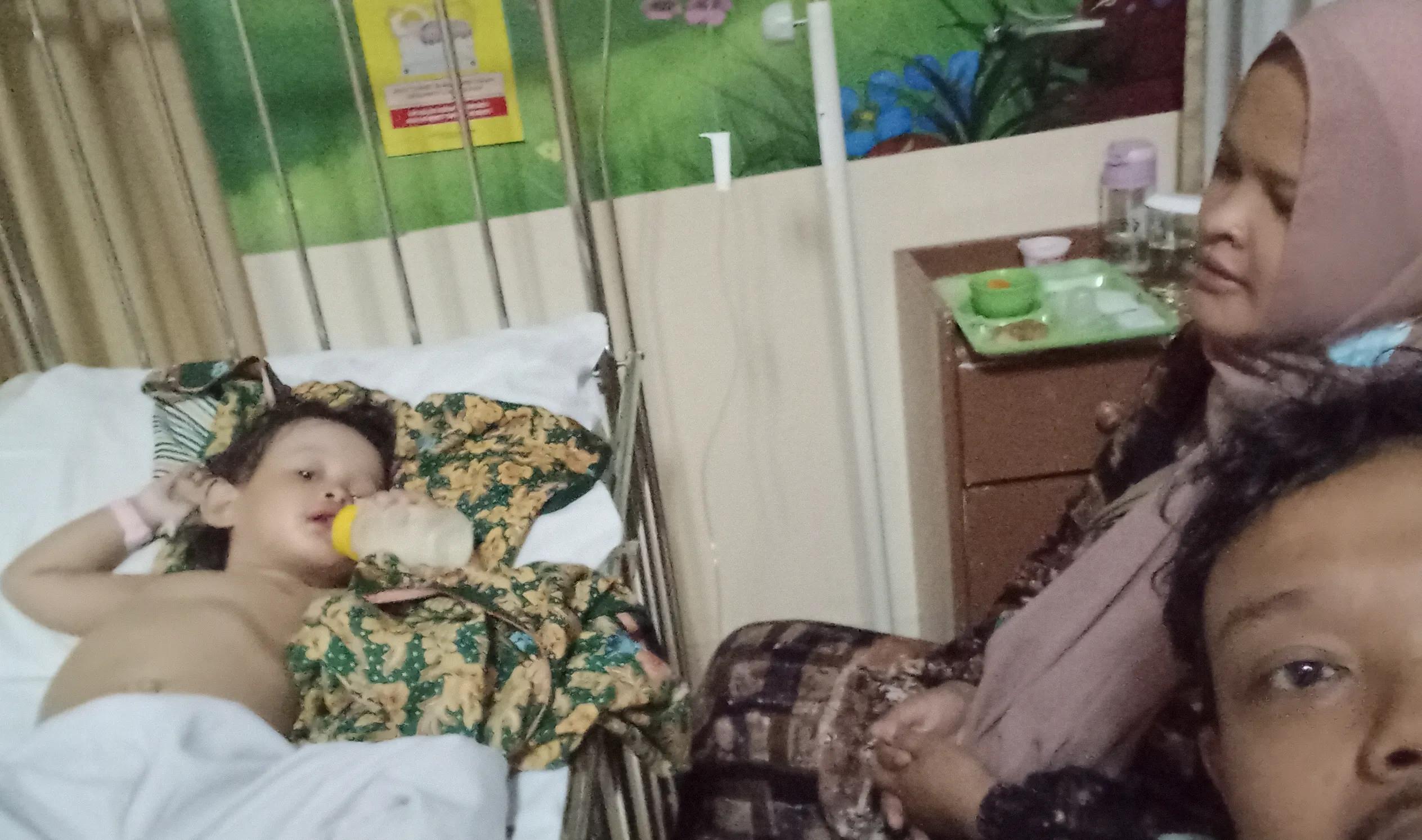 donasi-nasib-isfah memang kurang beruntung. ia lahir deng