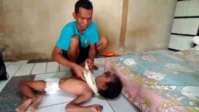 donasi-bantu-arya-membeli-kursi-roda